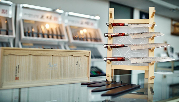 Precision & Artistry: The World of Japanese Chef Knives